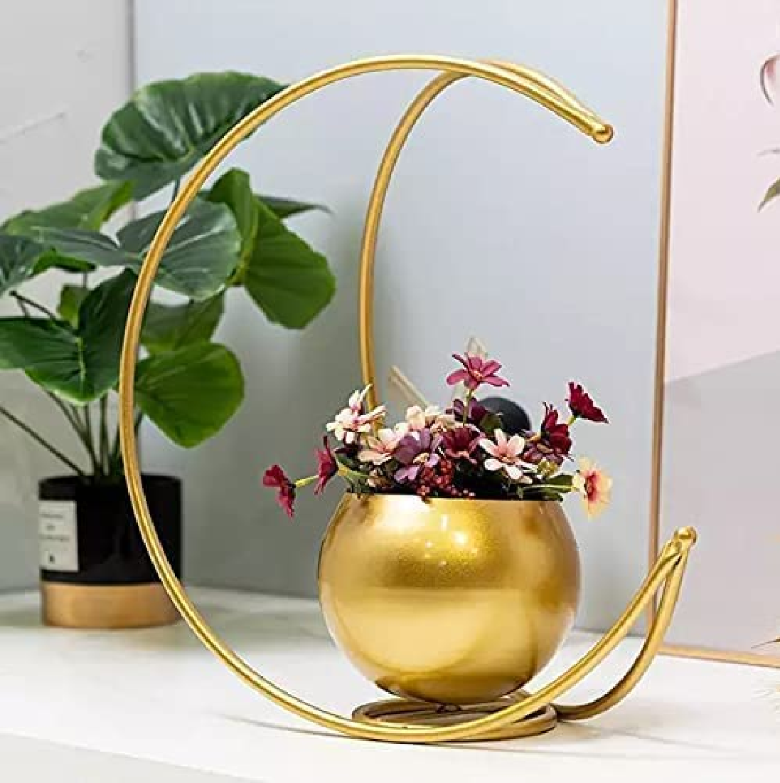 Modern Gold Geometric Flower Vase Half Moon Design Flower Pot Stand
